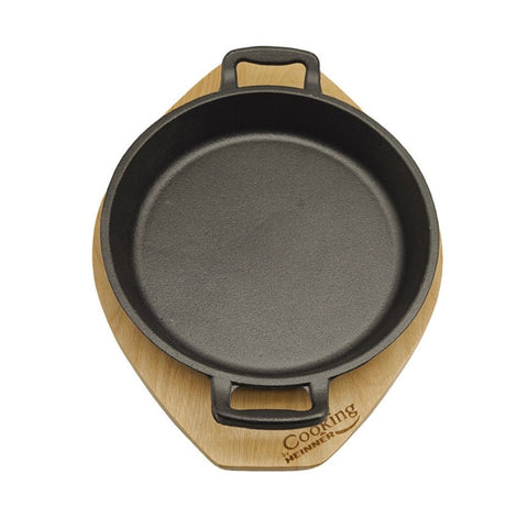 Tigaie de servire din fontă pură cu suport de lemn 20 cm – COOKING BY HEINNER