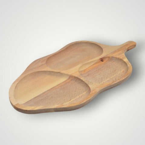 Platou compartimentat din lemn de arin, model Frunză, 52 x 26 cm, tavă servire aperitive gustări și snacksuri