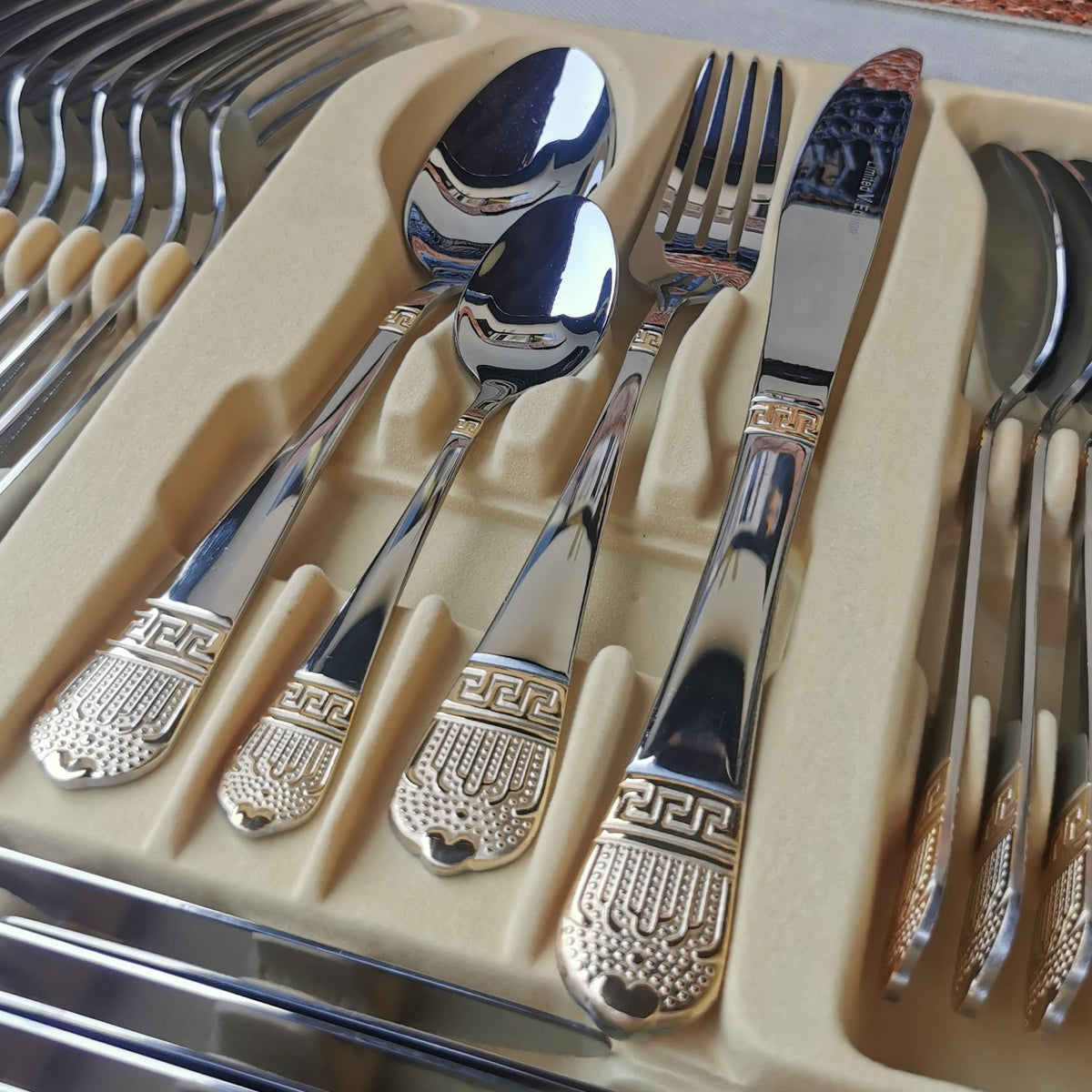 Set tacamuri 12 persoane, 72 piese Limited Edition otel inoxidabil LV 1003 ideale pt evenimente cadou