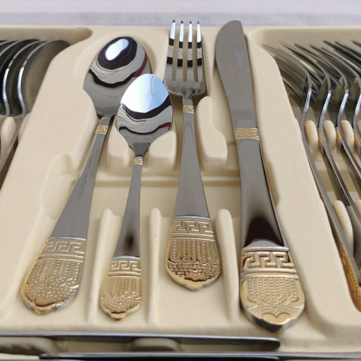 Set tacamuri otel inoxidabil pentru 12 persoane 72 piese Bachmayer BM 7883 Versace CADOUL PERFECT