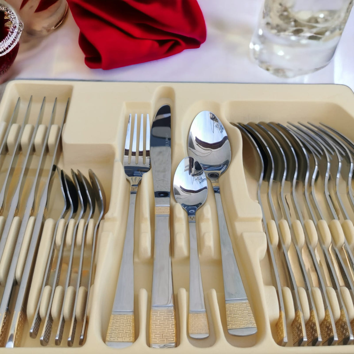 Set tacamuri 6 persoane 24 piese Limited Edition Italy Model LV-2474 Cadoul perfect