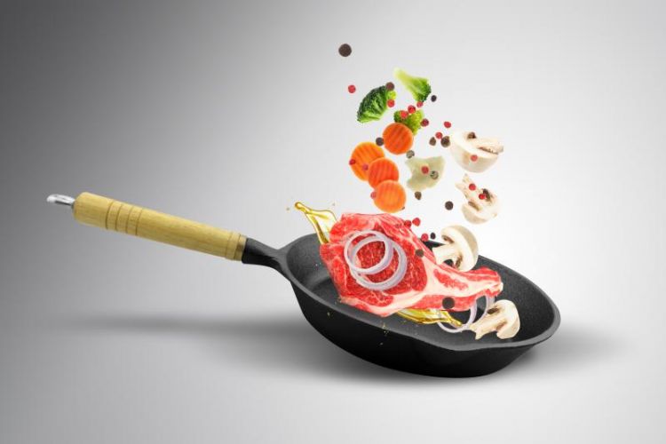 Tigaie fonta pura maner lemn Cooking by Heinner 23x4 cm