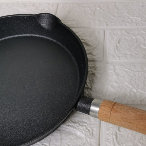 Tigaie fonta pura maner lemn Cooking by Heinner 23x4 cm